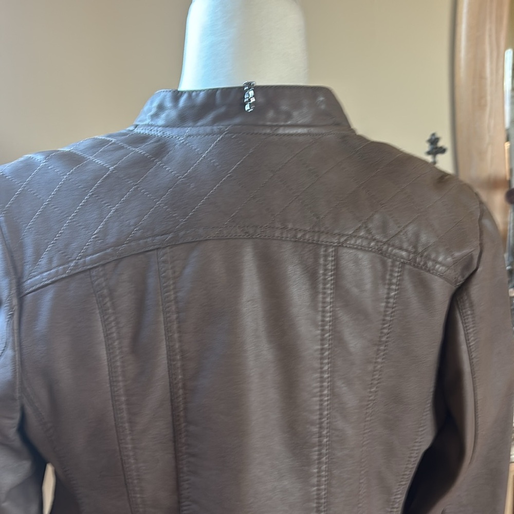 Gray jacket - Picture 6 of 8